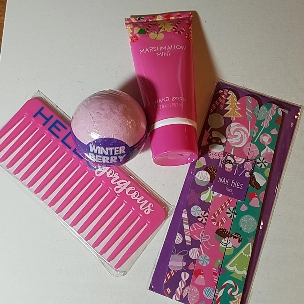 Tolietry Set of 4 Items